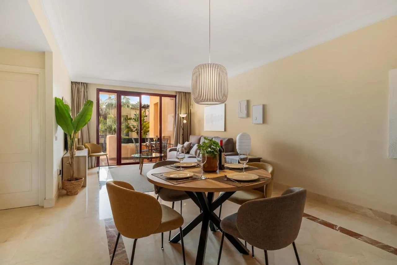 Apartamento De 2 Dormitorios En Bahia De Alcantara Marbella