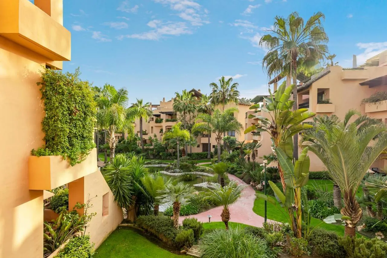 Apartamento De 2 Dormitorios En Bahia De Alcantara Marbella
