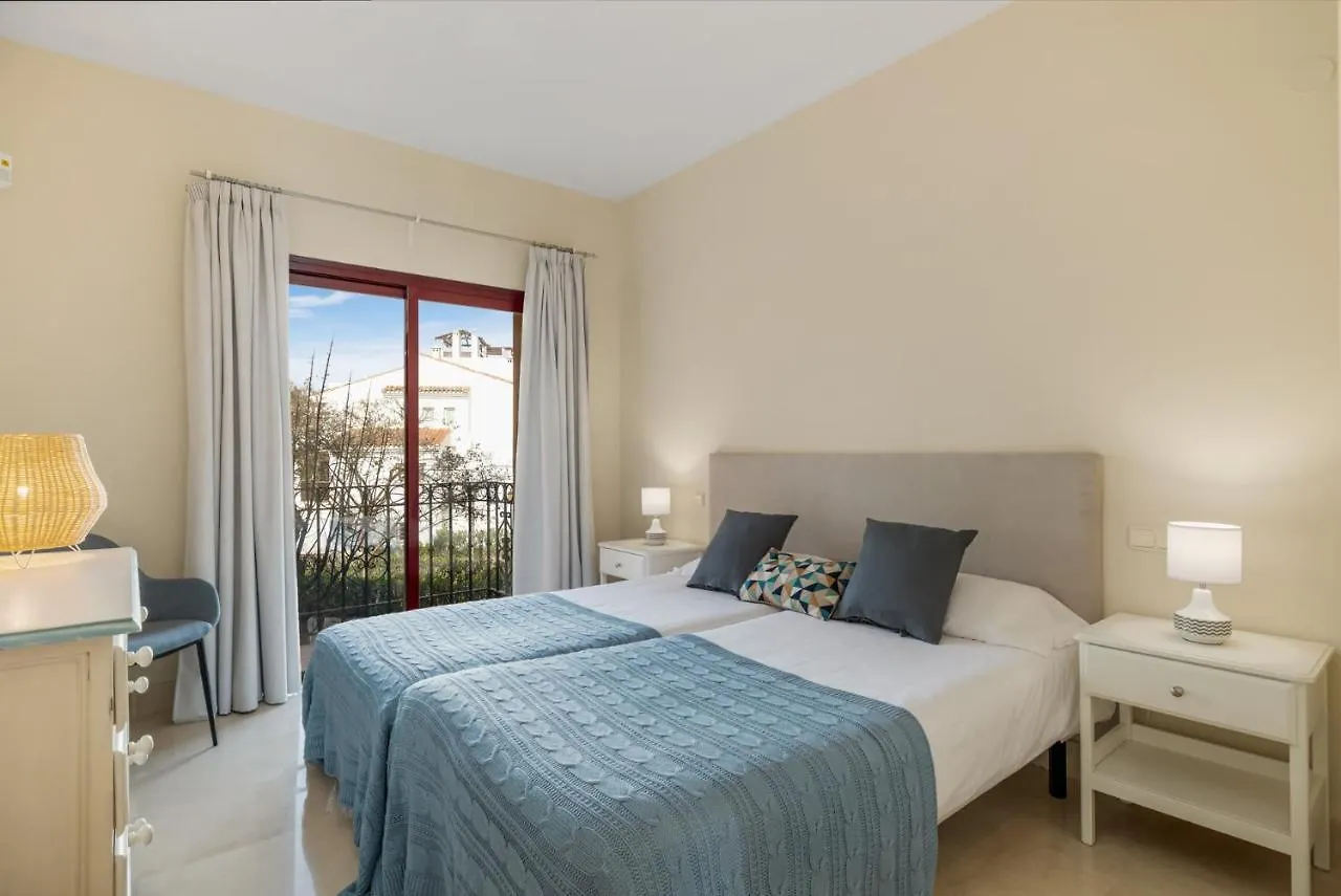 Apartamento De 2 Dormitorios En Bahia De Alcantara Marbella