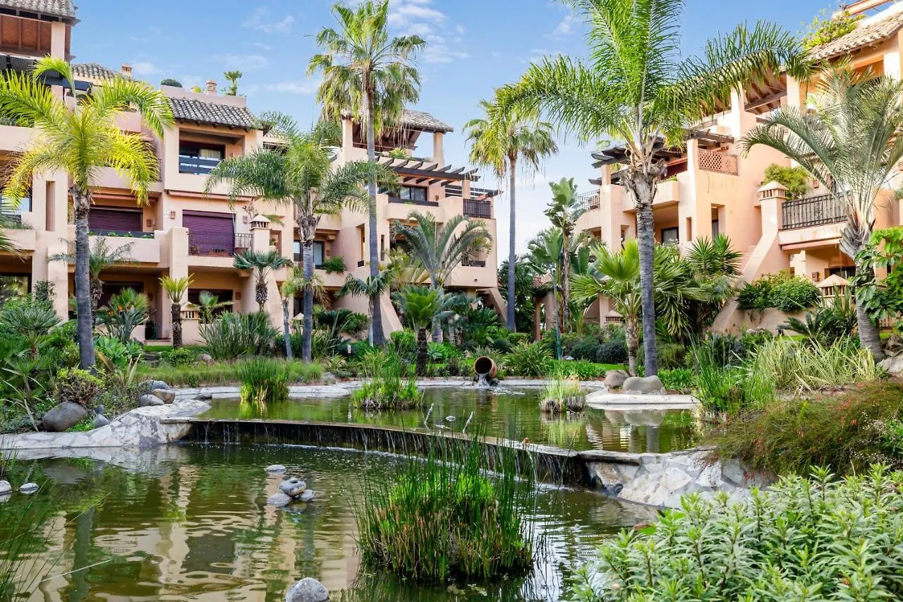 Apartamento De 2 Dormitorios En Bahia De Alcantara Marbella Spain