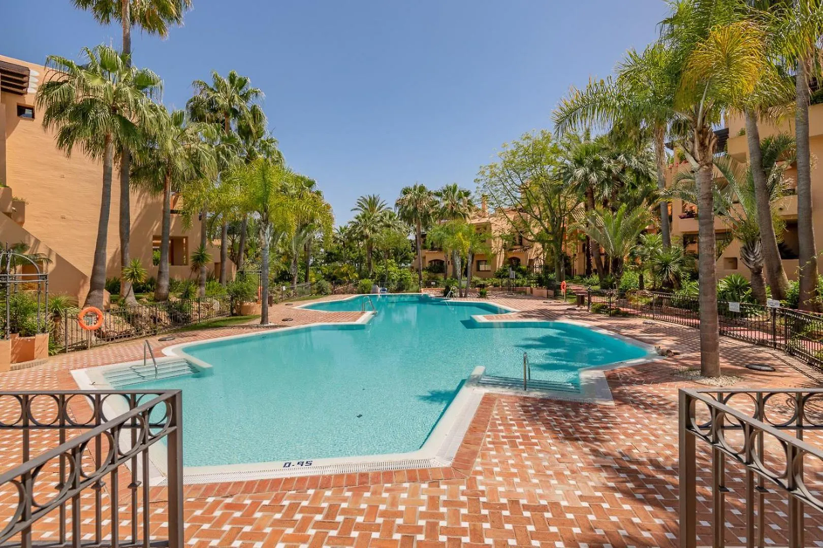 Apartment Apartamento De 2 Dormitorios En Bahia De Alcantara Marbella